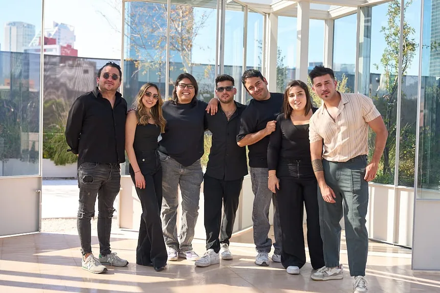 Equipo creativo de Cooperativa colaborando